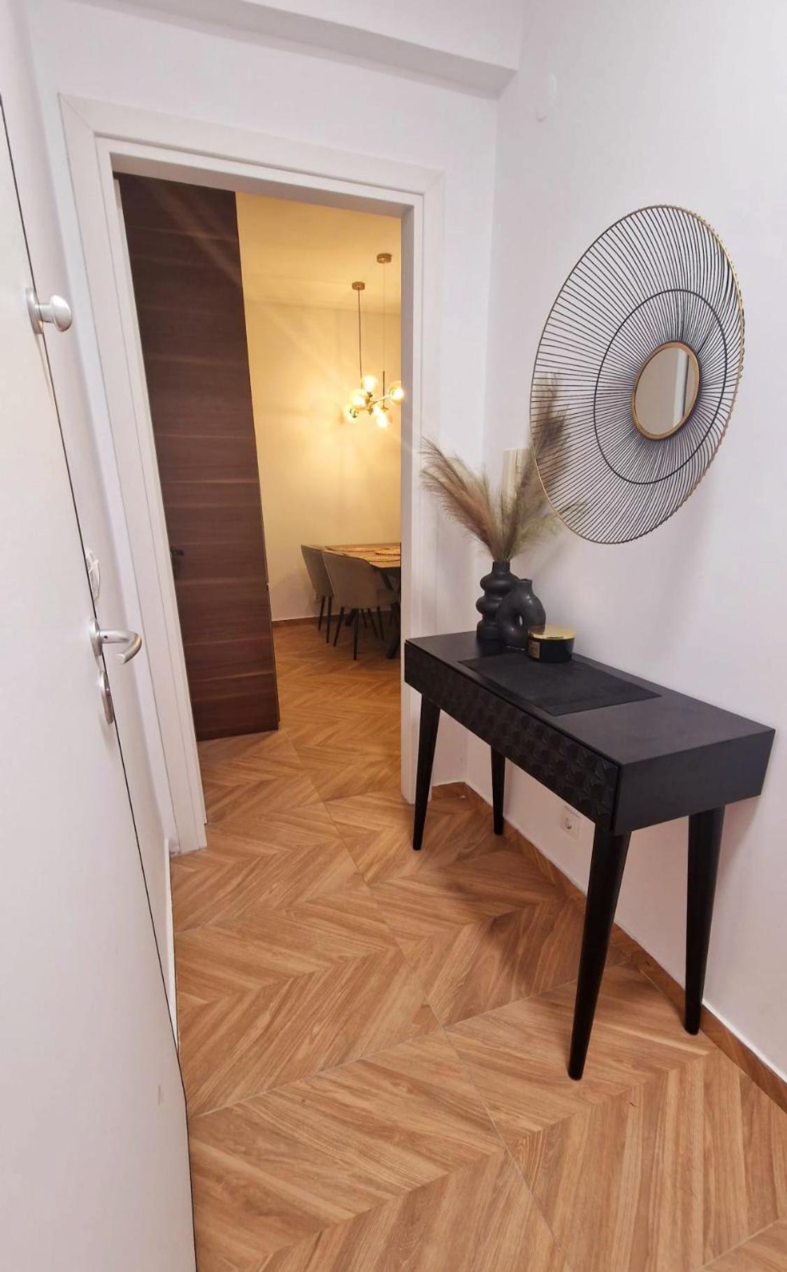 Apartment Luxury In Downtown Of Perea Peraía
